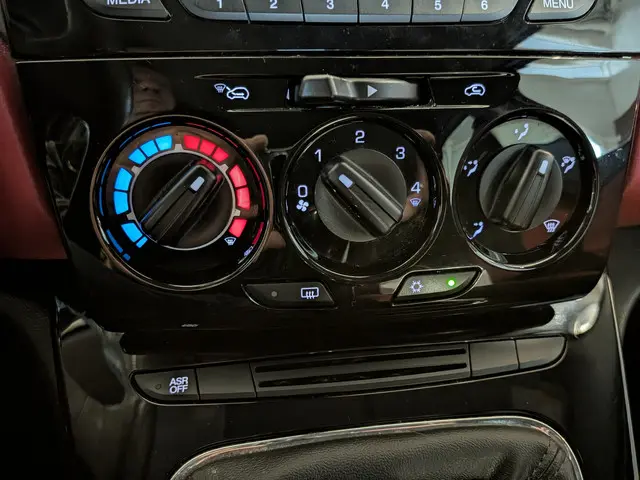 Lancia Ypsilon 1.2 Platinum 2013 Benzine 16