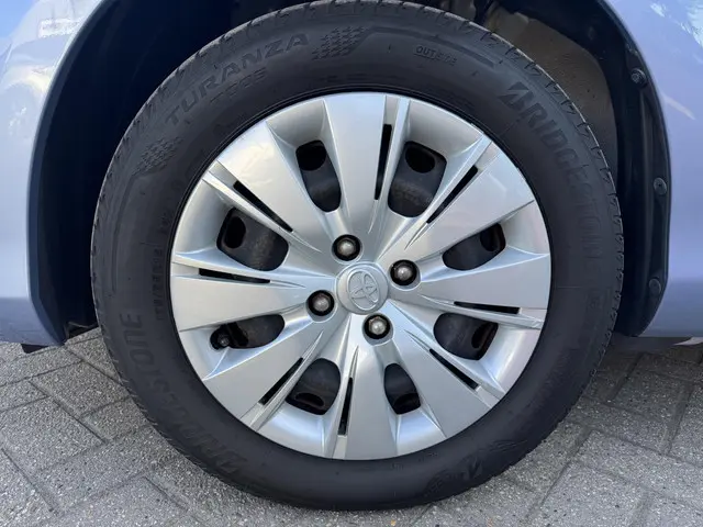 Toyota Yaris 1.3 VVT-i Aspiration 2016 Benzine 33