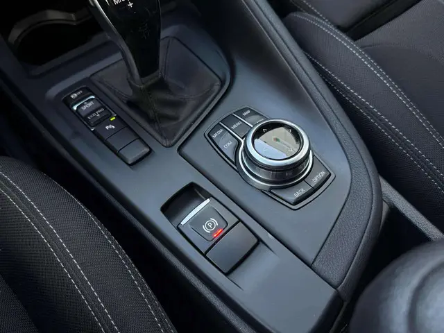 BMW X1 SDrive20i Executive, 1ste eigenaar 2017 Benzine 24