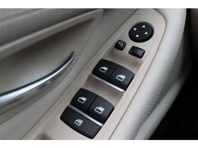 BMW 5 Serie Touring 535i Luxury Edition 2016 Benzine 35