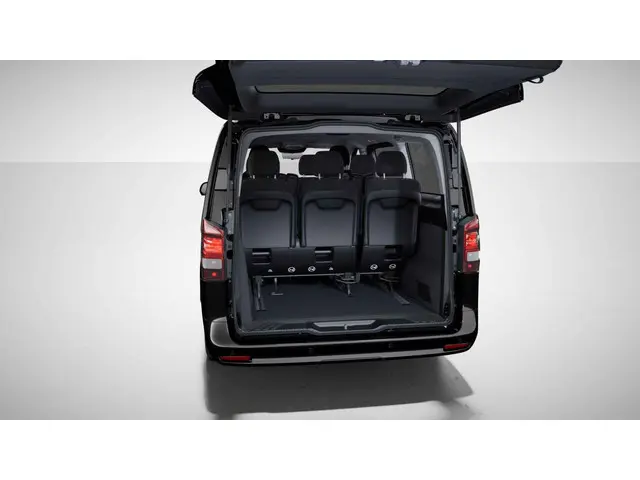 Mercedes-Benz eVito 129 Tourer L2 PRO 2024 Elektrisch 10