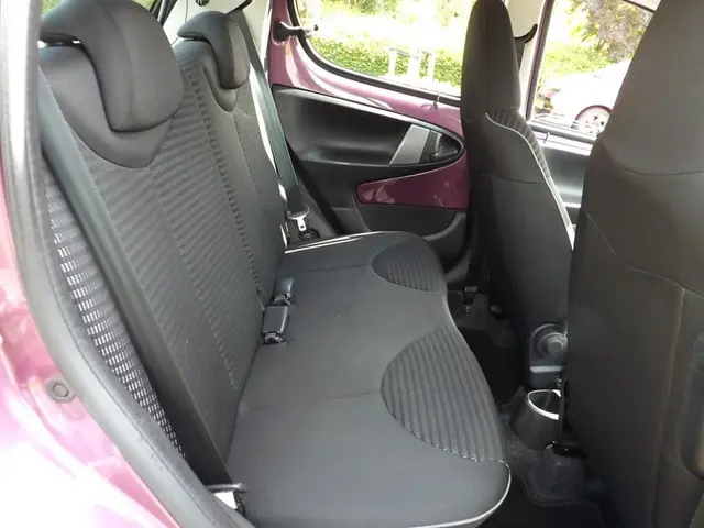 Peugeot 107 1.0 Active 2012 Benzine 12