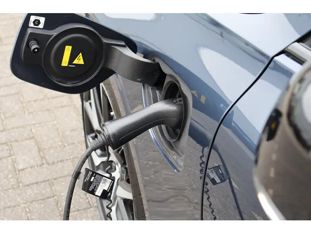Volvo V60 T6 Recharge AWD R-Design 2022 Hybride Benzine 11