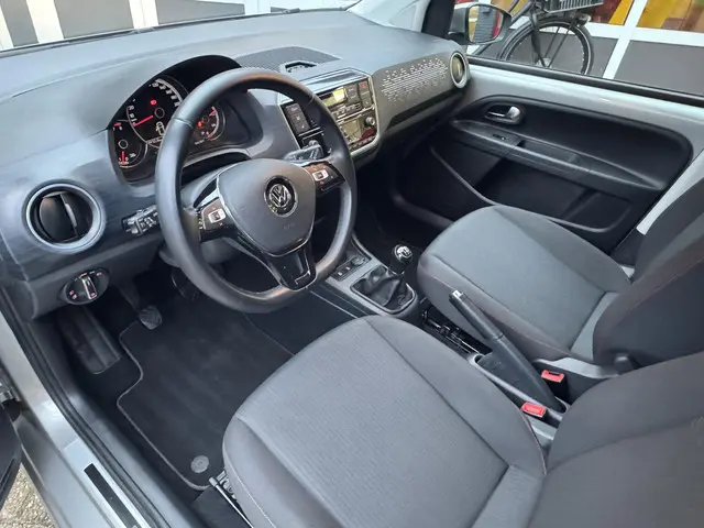 Volkswagen up! 1.0 BMT high up! 2018 Benzine 11