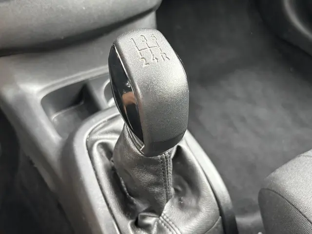 Citroën C4 Cactus 1.2 PureTech Shine 2018 Benzine 26