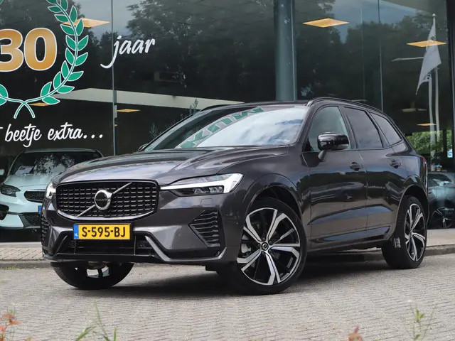 Volvo XC60 2.0 B4 R-Design 2022 Benzine 30