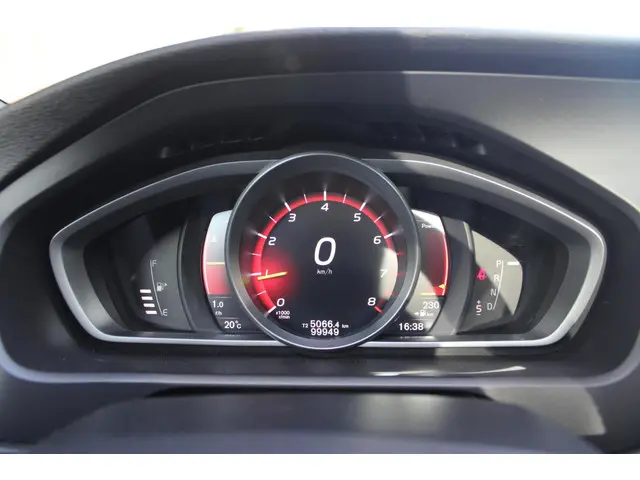 Volvo V40 2.0 T4 R-Design|Heico|Automaat| 2017 Benzine 25