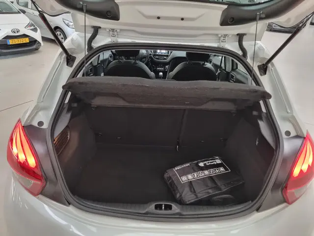 Peugeot 208 1.2 PureTech GT-Line 2019 Benzine 9