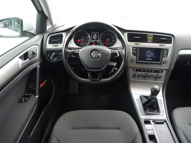 Volkswagen Golf 1.0 TSI Comfortline+ 2016 Benzine 6
