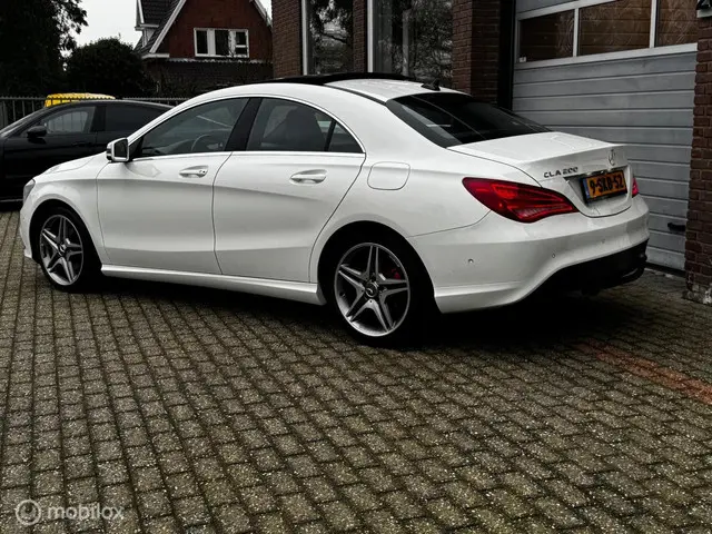 Mercedes-Benz CLA 200 2013 Benzine 3