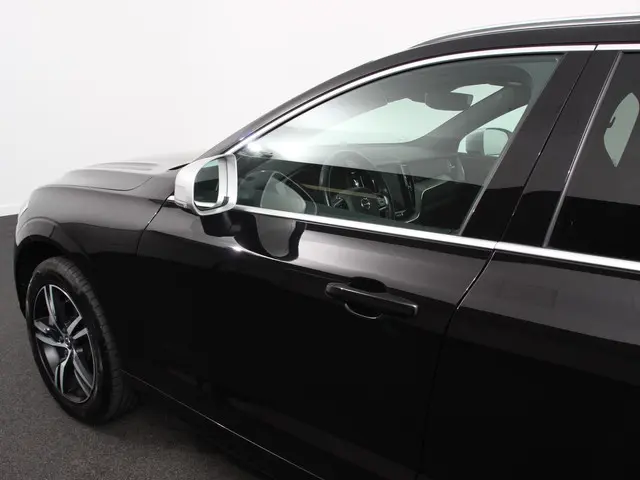 Volvo XC60 2.0 T5 R-Design Automaat 2019 Benzine 23