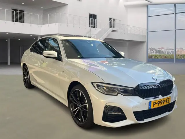 BMW 3 Serie 320e M-Sport 2022 Hybride Benzine 3