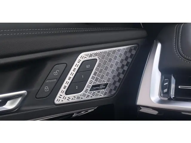 BMW X1 xDrive25e 2025 Hybride Benzine 12