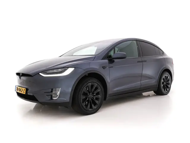 Tesla Model X 3