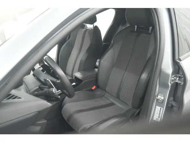 Peugeot 208 PureTech 131 EAT8 GT 2023 Benzine 30