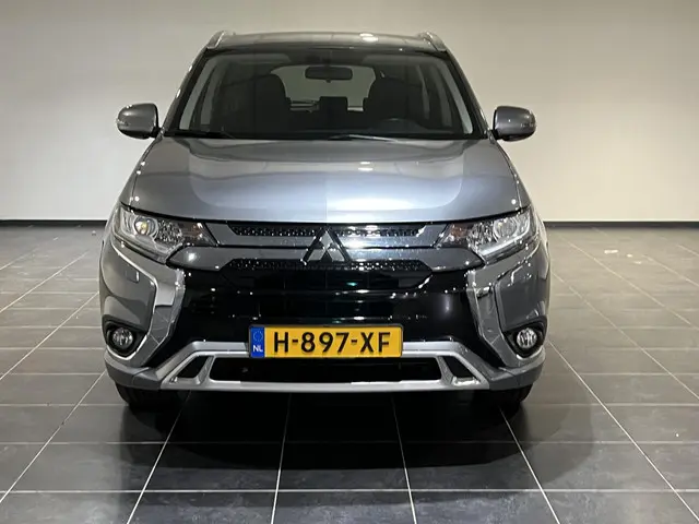 Mitsubishi Outlander 2.4 PHEV Pure 2020 Hybride Benzine 2