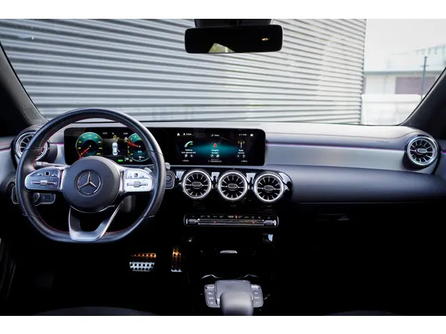 Mercedes-Benz CLA 250 e AMG Line 2023 Hybride Benzine 22