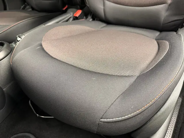 MINI 5-Deurs Cooper 2023 Benzine 21