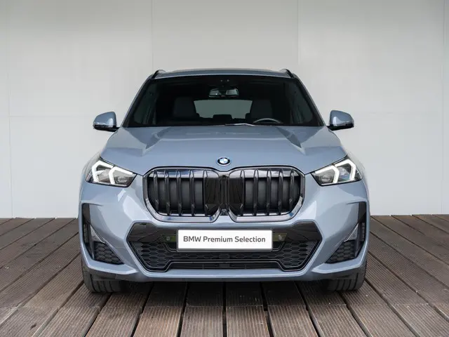 BMW X1 xDrive30e 2023 Hybride Benzine 3