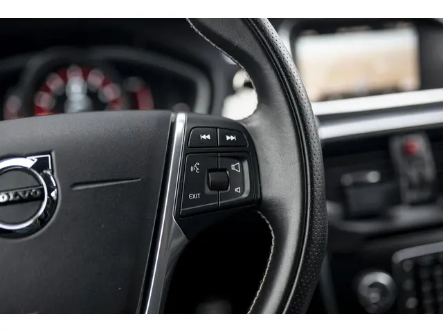 Volvo V40 T3 Benzine R-Design 2017 Benzine 21