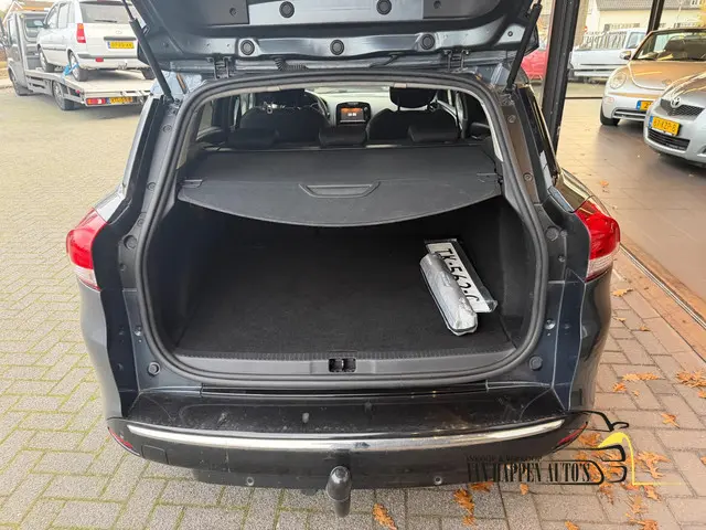 Renault Clio Estate 0.9 TCe Limited 2018 Benzine 12