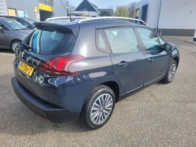 Peugeot 2008 1.2 PureTech Blue Lion CarPlay 2017 Benzine 6