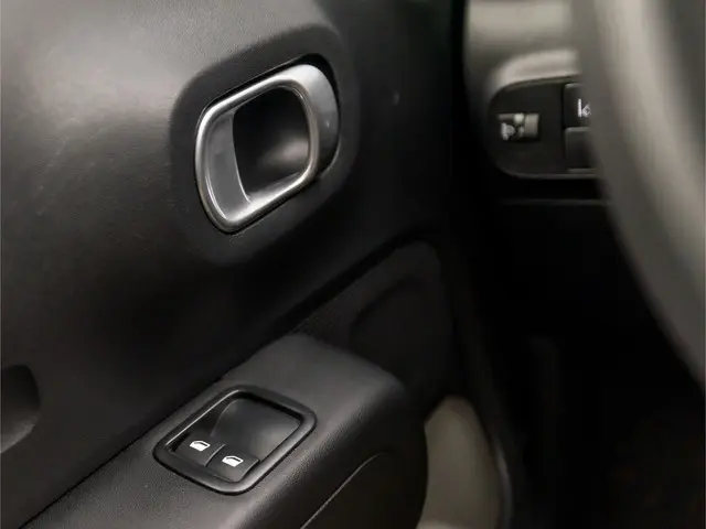 Citroën C3 1.2 PureTech Shine Sport 2018 Benzine 20