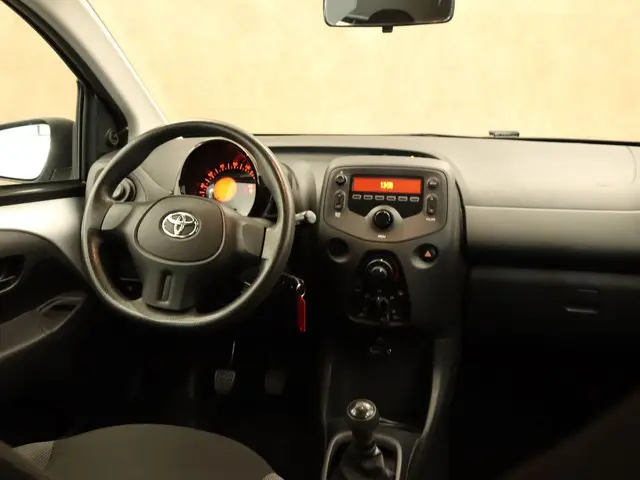 Toyota Aygo 1.0 VVT-i x-now 2016 Benzine 4