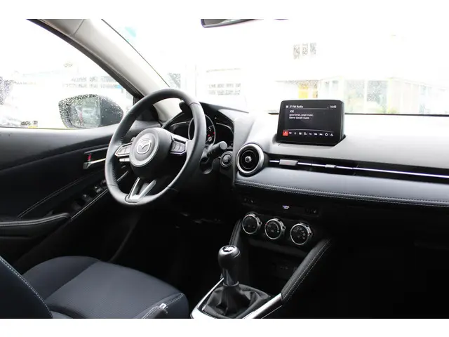 Mazda 2 1.5 Skyactiv-G Luxury 2023 Benzine 14