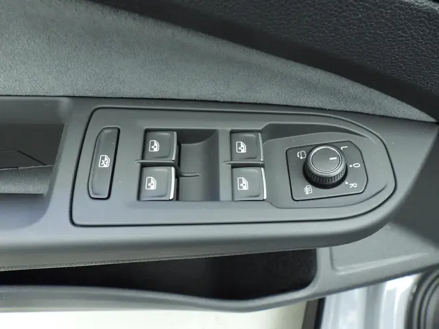 Volkswagen Golf 1.5 eTSI R-Line Business 2024 Benzine 34