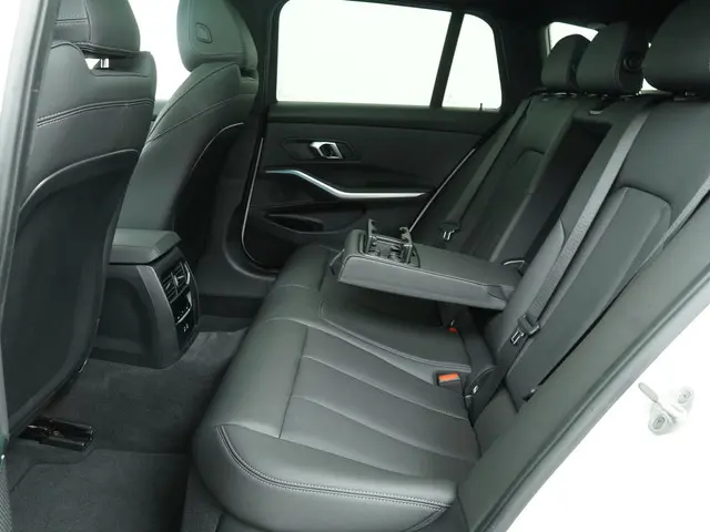 BMW 3 Serie Touring 330e 2025 Hybride Benzine 14