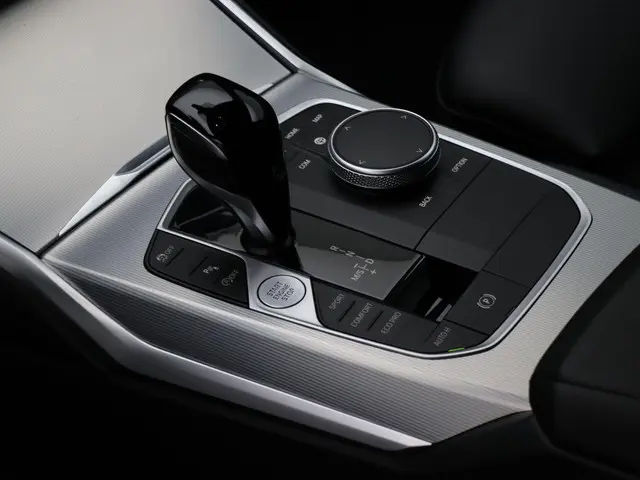 BMW 3 Serie Touring 318i 2021 Benzine 12