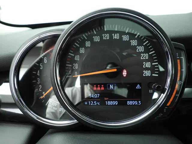 MINI 5-Deurs Cooper 2022 Benzine 12