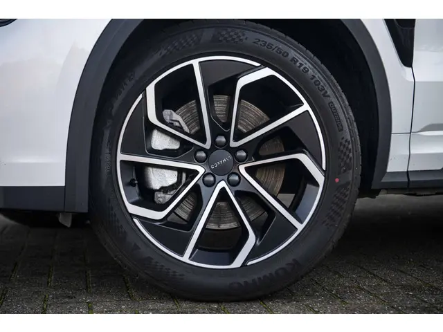 Lynk & Co 01 1.5 Plug-in Hybrid Core 2025 Hybride Benzine 32