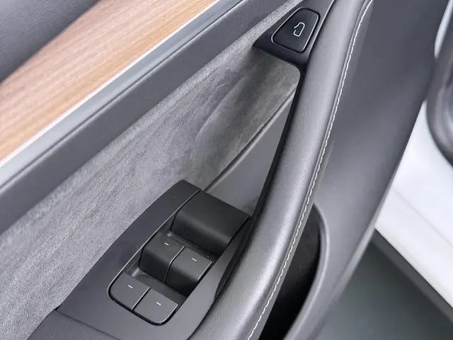 Tesla Model Y Long Range AWD 75 kWh 2022 Elektrisch 18