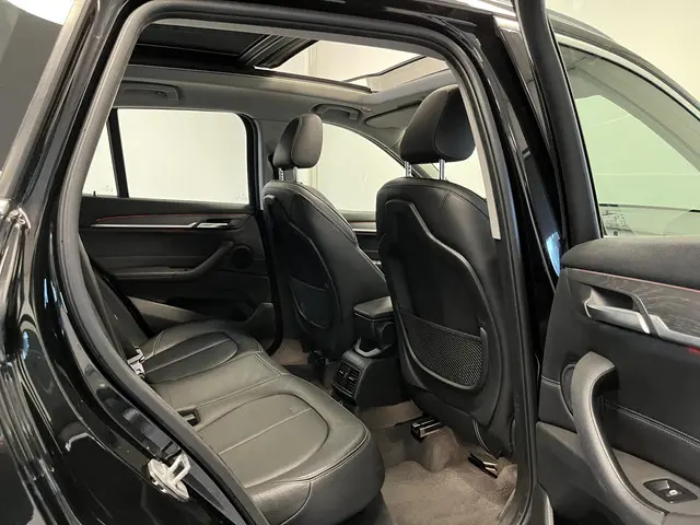 BMW X1 xDrive20i High Executive 2018 Benzine 17