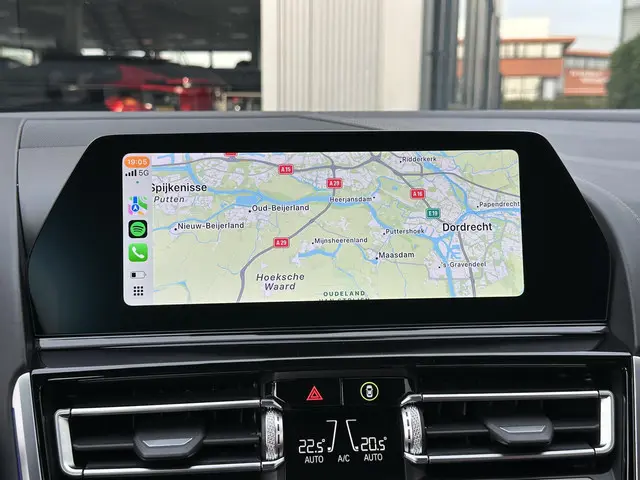 BMW 8 Serie 840i xDrive High Executive 2021 Benzine 34
