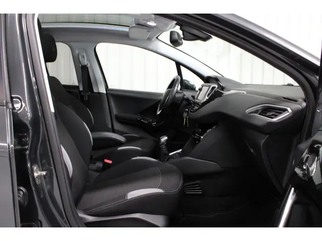 Peugeot 208 1.2 PureTech Style Pack Plus 2015 Benzine 19