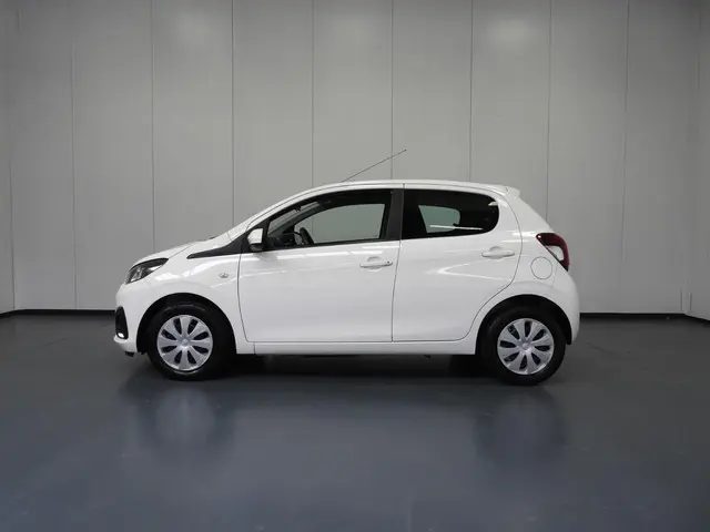 Peugeot 108 1.0 e-VTi Active Premium 2020 Benzine 2