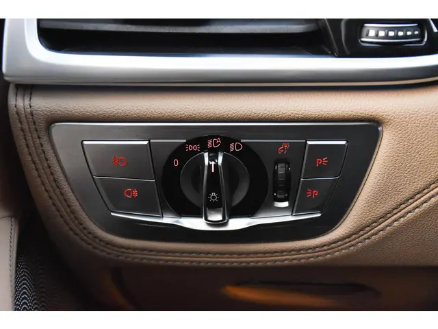 BMW 7 Serie 740Li High Executive 2015 Benzine 39
