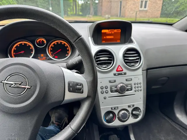 Opel Corsa 1.2-16V Anniversary Edition 2012 Benzine 11