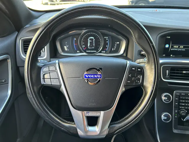 Volvo V60 1.6 T3 R-Design 2015 Benzine 12