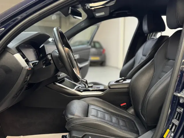 BMW 3 Serie 330e eDrive Edition 2020 Hybride Benzine 17