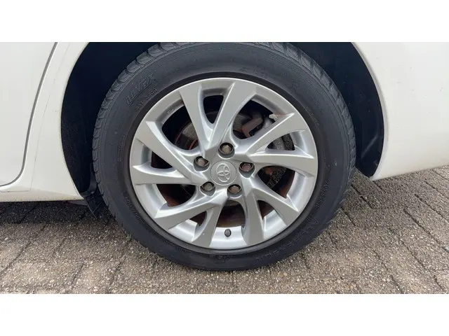 Toyota Auris 1.8 Hybrid Aspiration 2016 Hybride Benzine 13