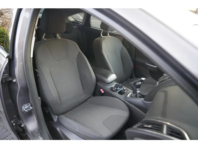 Ford Focus 1.0 EcoBoost Titanium 2013 Benzine 6