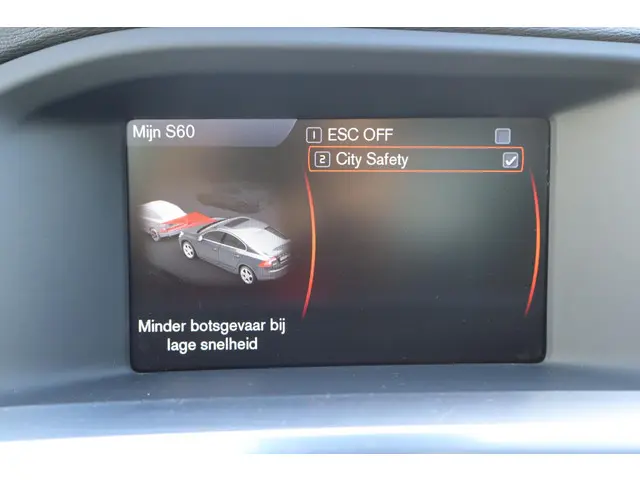 Volvo S60 1.6 T4 Momentum 2013 Benzine 24