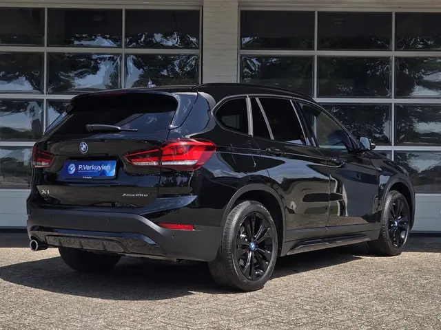 BMW X1 xDrive25e Sport Line 2022 Hybride Benzine 6