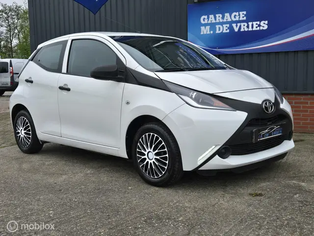 Toyota Aygo 1.0 VVT-i x, airco, 5drs 2017 Benzine 8