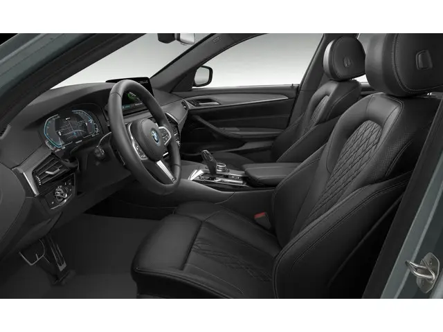 BMW 5 Serie Touring 530e 2022 Hybride Benzine 11