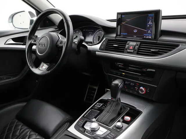 Audi S6 AVANT 4.0 TFSI 450 PK + WEGKL. TREKHAAK 2015 Benzine 4